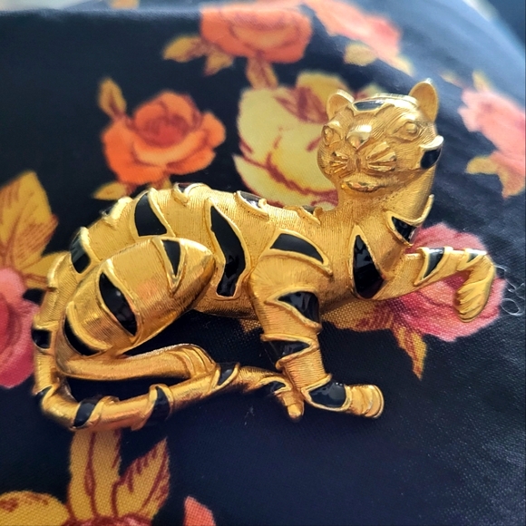🌟Trifari fine art brooch tiger ark Vintage - Picture 1 of 4